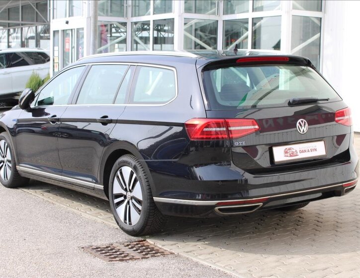 Volkswagen Passat Sedan / Limuzína 1,4 l 115 kw