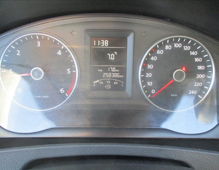 Volkswagen Transporter Kombi 2,0 l 84 kw