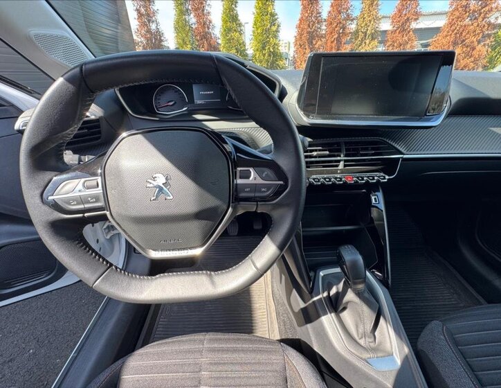 Peugeot 208 Hatchback 1,2 l 55 kw