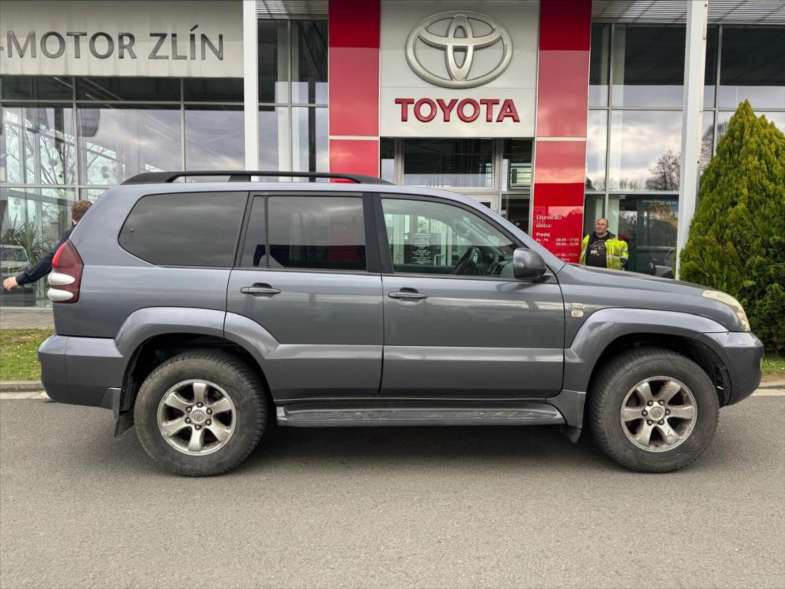 Toyota Land Cruiser 2