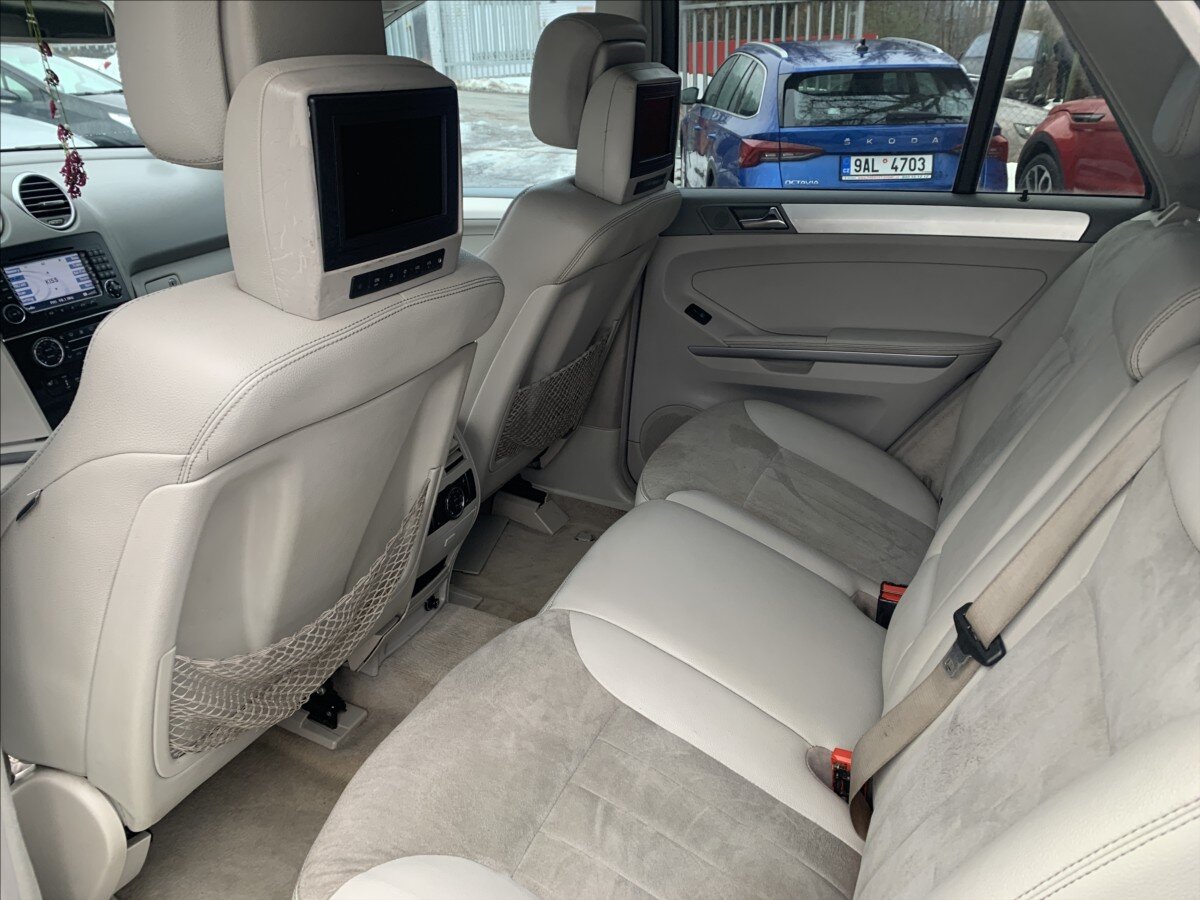 Mercedes-Benz Třídy M SUV / Terénní 4,0 l 225 kw