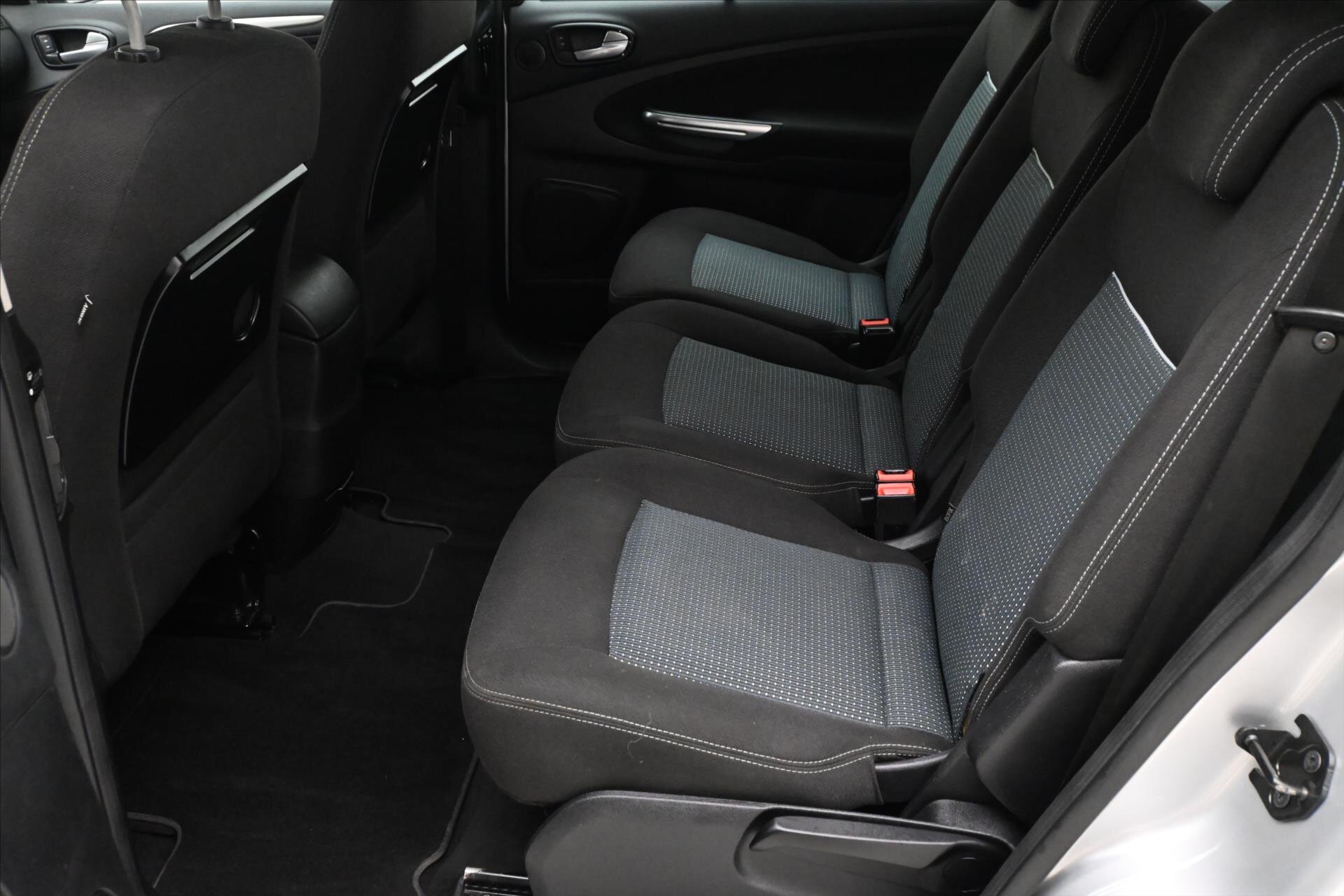 Ford S-MAX MPV 2,0 l 103 kw