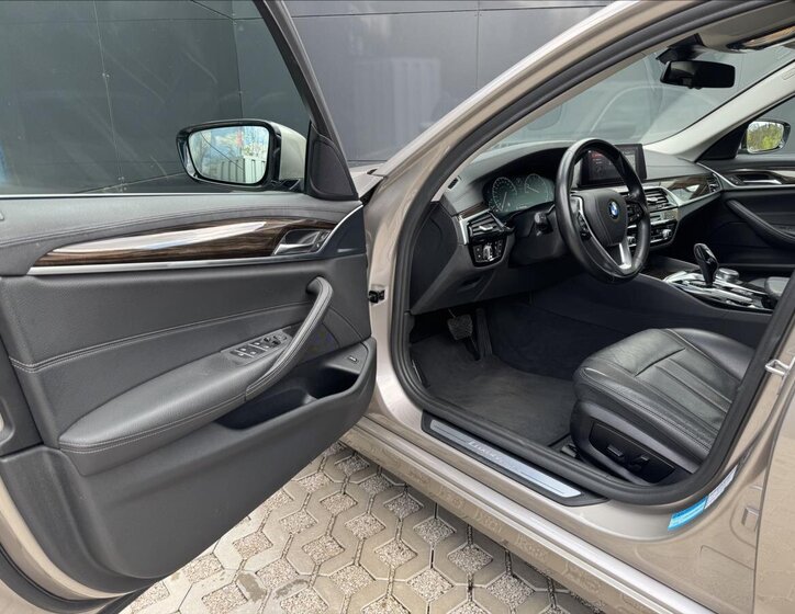 BMW Řada 5 Sedan / Limuzína 2,0 l 185 kw