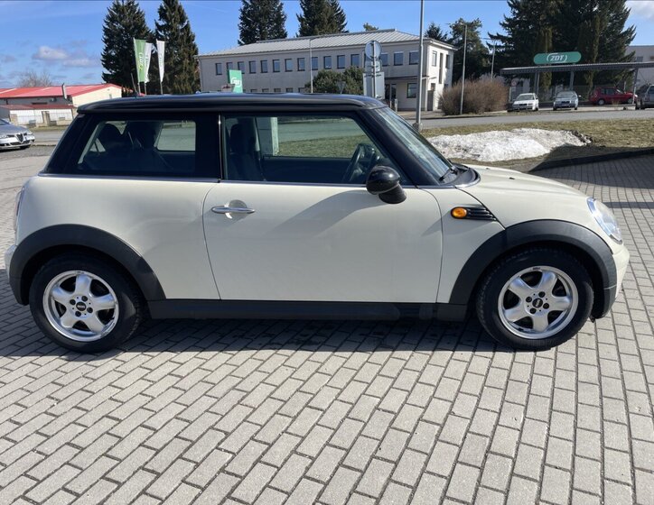 Mini Cooper Hatchback 1,6 l 88 kw