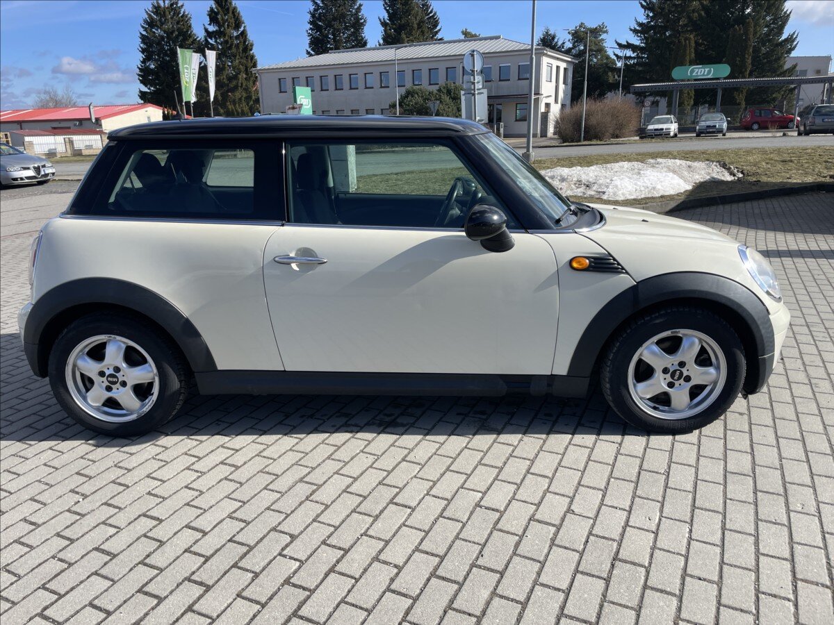 Mini Cooper Hatchback 1,6 l 88 kw