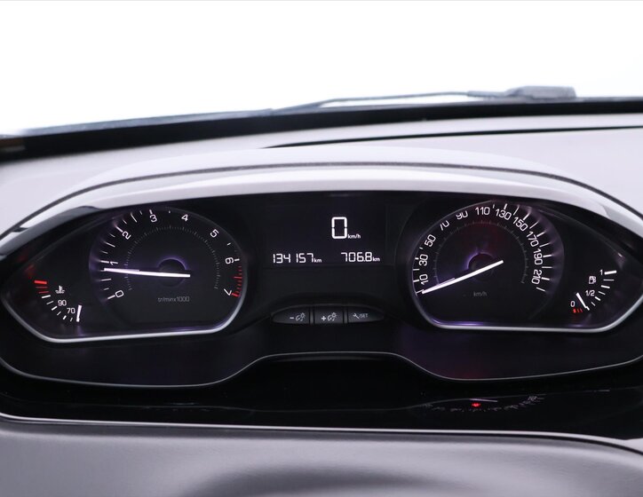 Peugeot 208 Hatchback 1,2 l 60 kw