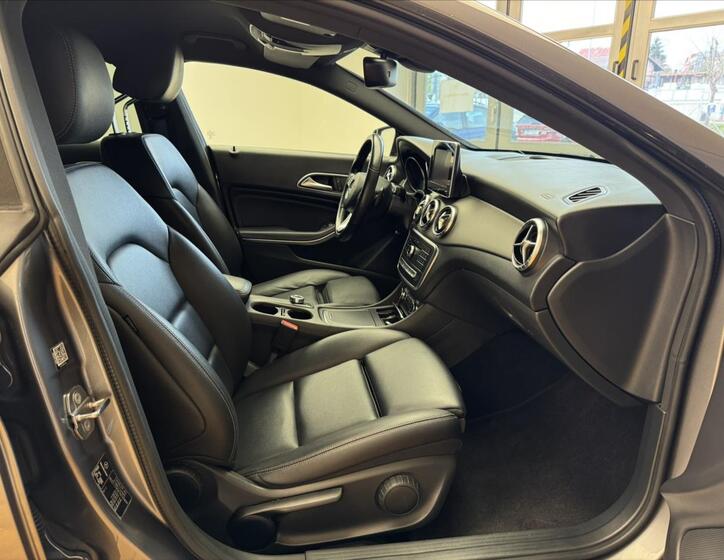 Mercedes-Benz CLA 9