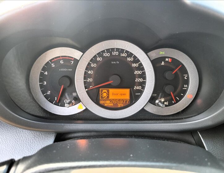 Toyota RAV4 SUV / Terénní 2,2 l 100 kw