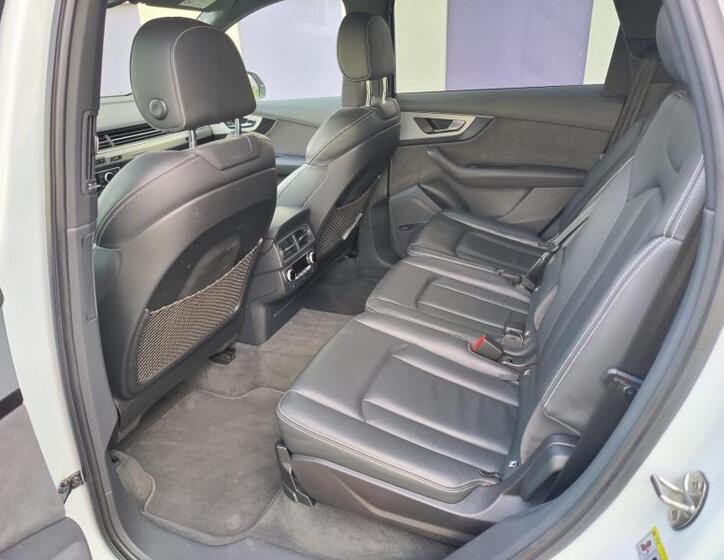 Audi Q7 19