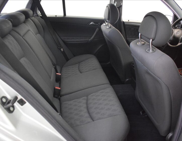 Mercedes-Benz Třídy C Kombi 1,8 l 105 kw
