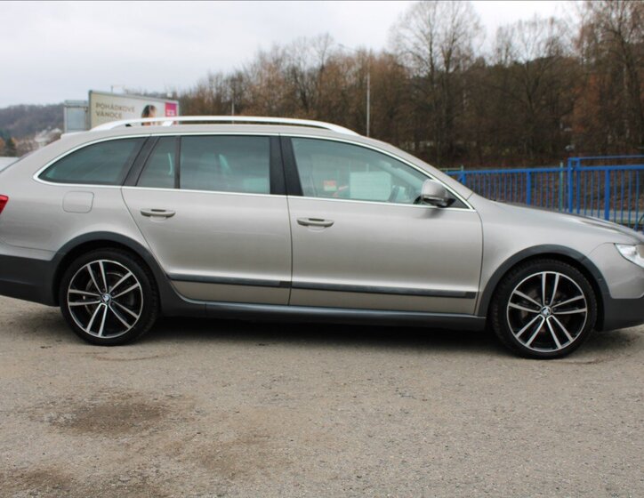 Škoda Superb Kombi 2,0 l 103 kw