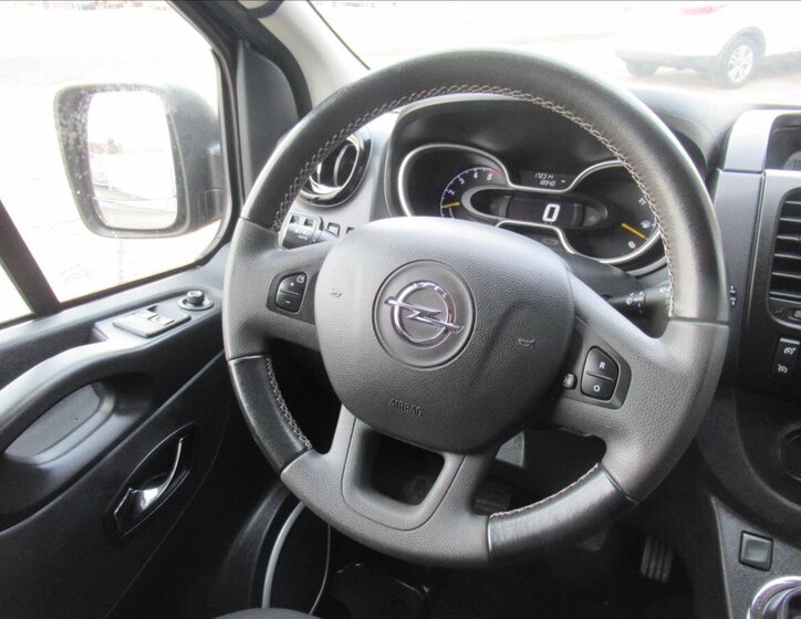 Opel Vivaro 11