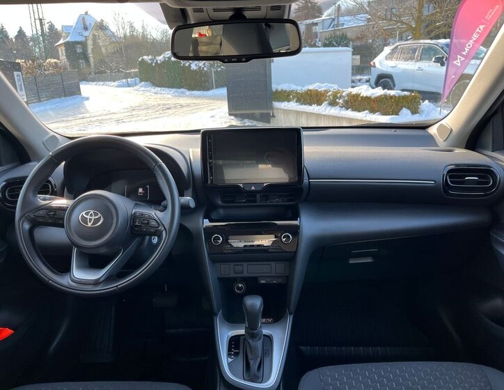 Toyota Yaris Cross 18