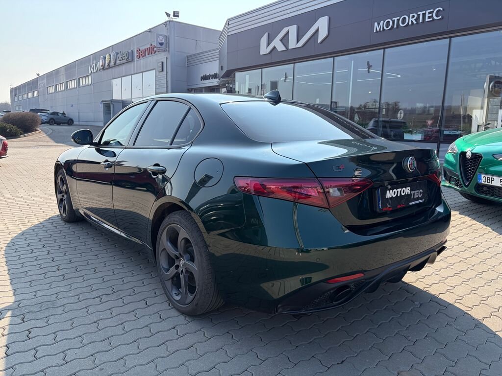 Alfa Romeo Giulia Sedan / Limuzína 2,0 l 206 kw