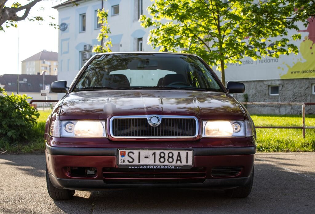 Škoda Octavia Sedan / Limuzína 1,6 l 55 kw
