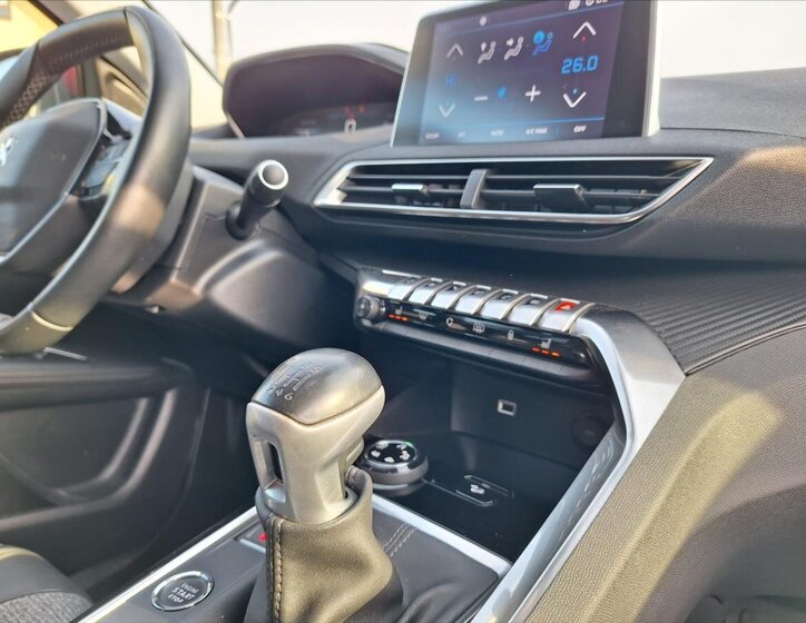 Peugeot 3008 SUV / Terénní 1,5 l 96 kw