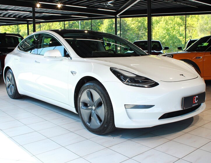 Tesla Model 3 1