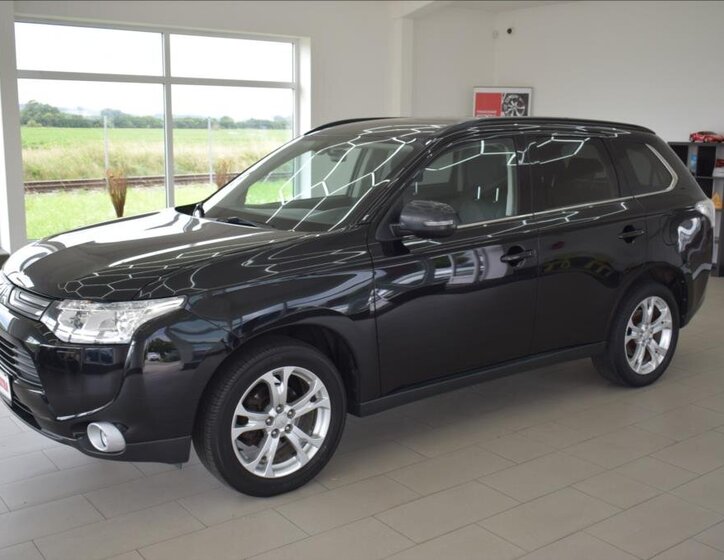 Mitsubishi Outlander 1