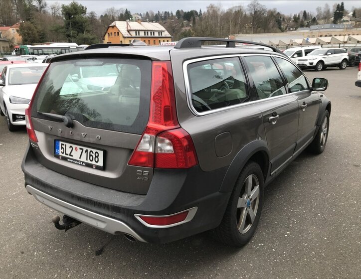 Volvo XC70 Kombi 2,4 l 151 kw