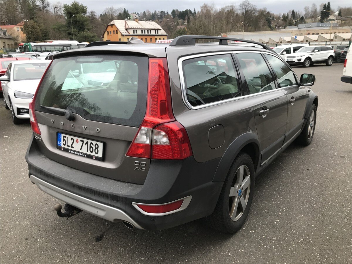 Volvo XC70 Kombi 2,4 l 151 kw