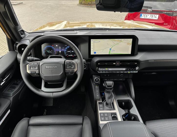 Toyota Land Cruiser 11