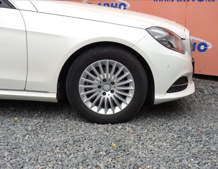 Mercedes-Benz Třídy E Sedan / Limuzína 2,1 l 125 kw