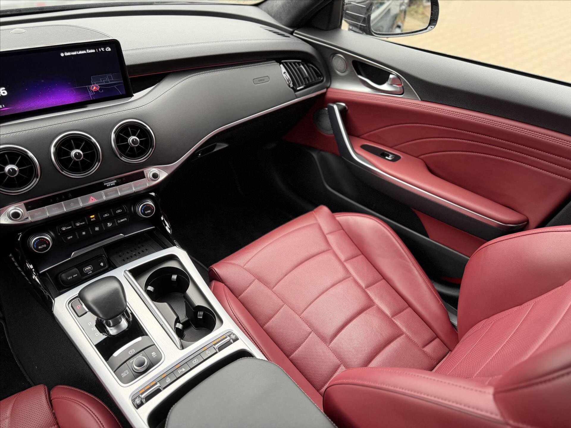 KIA Stinger Hatchback 3,3 l 269 kw