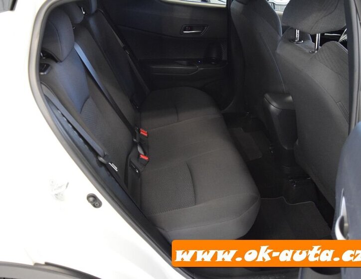 Toyota C-HR Hatchback 1,8 l 0