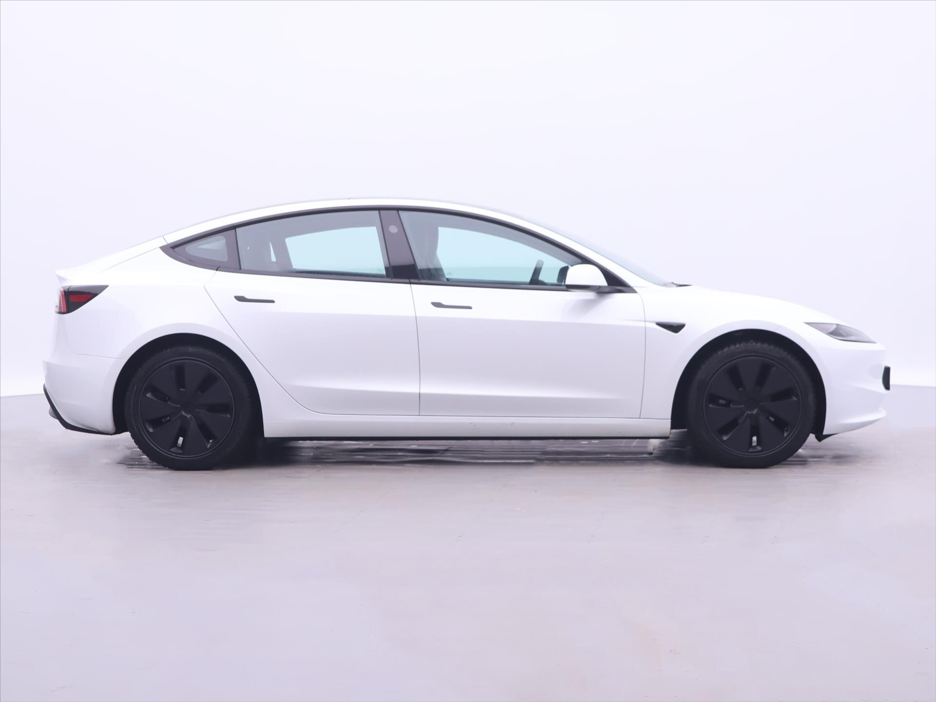 Tesla Model 3 Sedan / Limuzína 0,0 208 kw