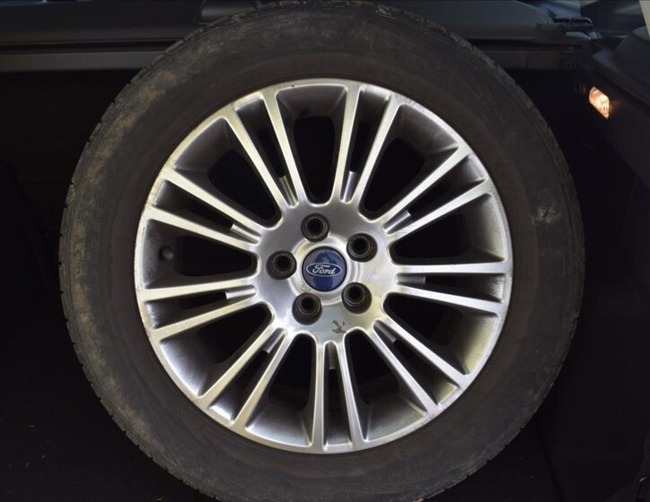 Ford Kuga SUV 2,0 l 120 kw