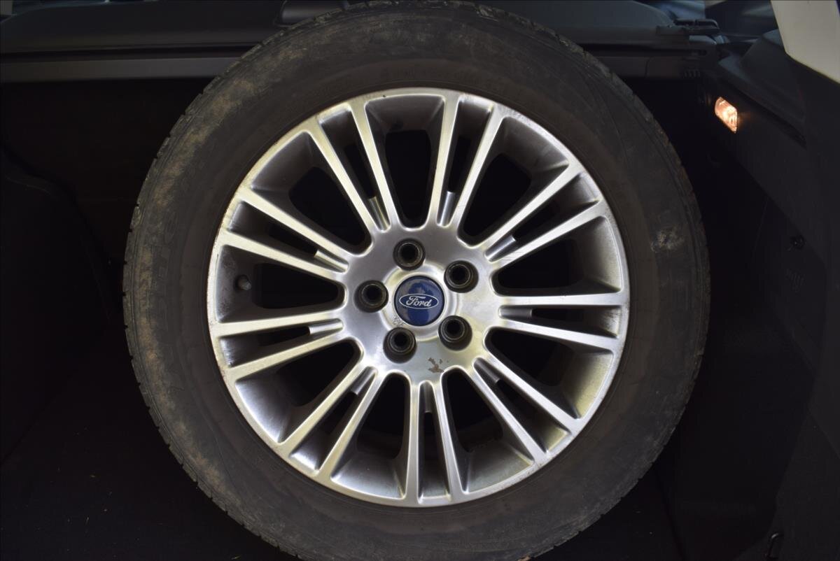 Ford Kuga SUV 2,0 l 120 kw