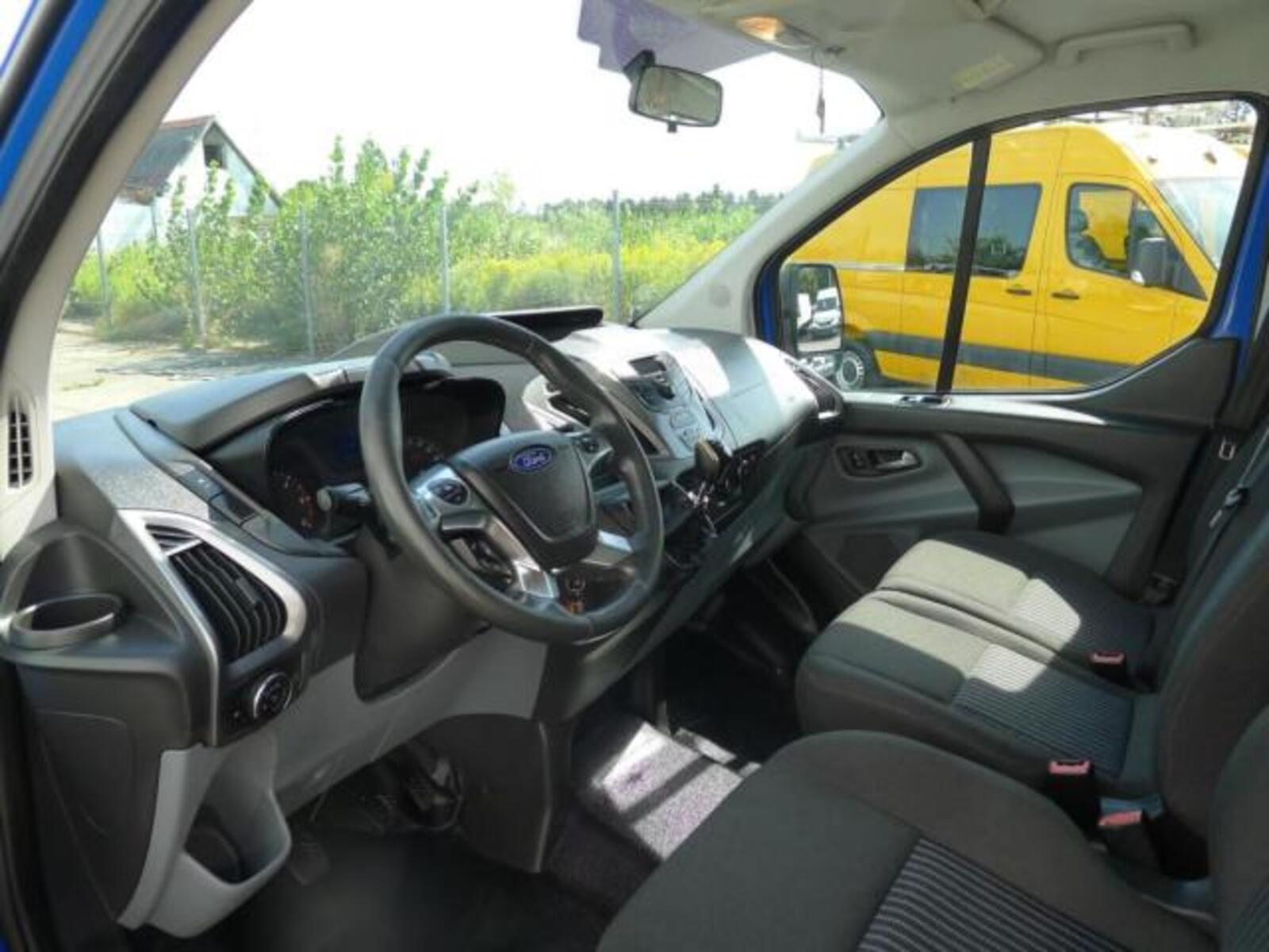 Ford Transit Custom 9