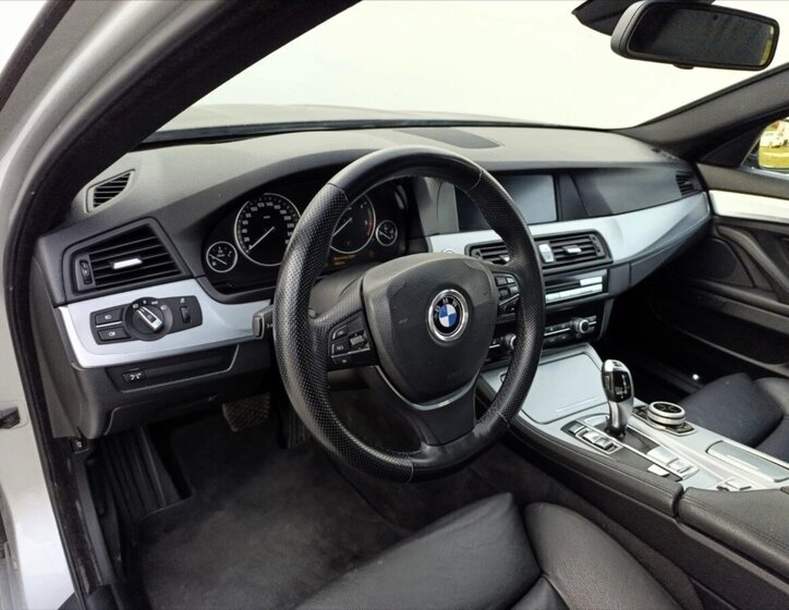 BMW Řada 5 Sedan 3,0 l 180 kw