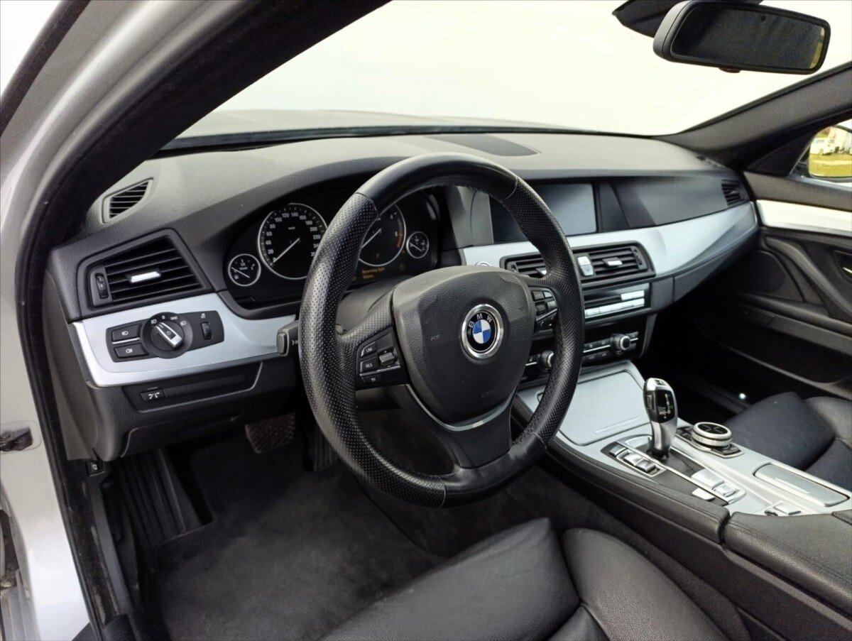 BMW Řada 5 Sedan 3,0 l 180 kw