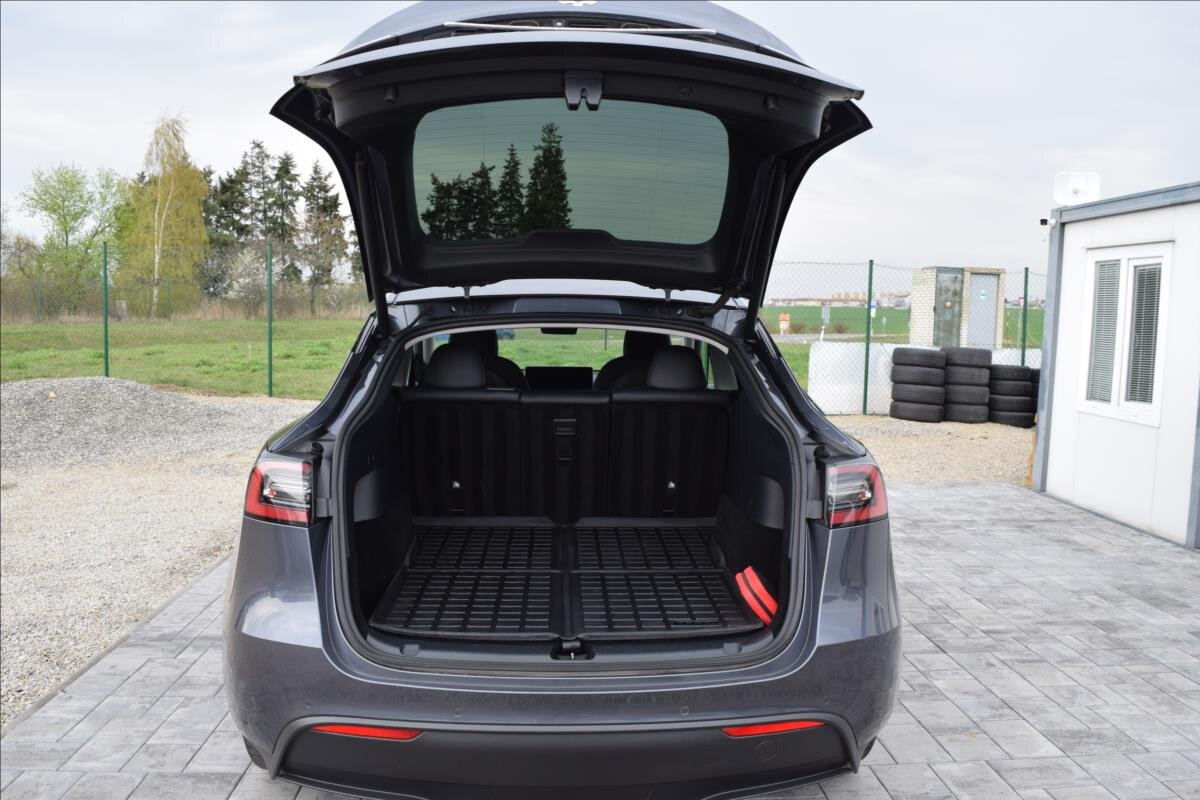 Tesla Model Y SUV / Terénní 0,0 378 kw