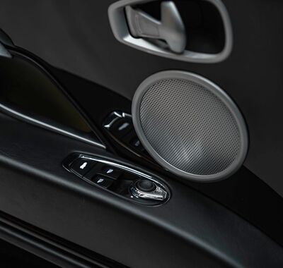 Aston Martin DB11 10