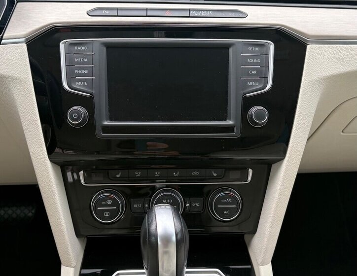 Volkswagen Passat Sedan 0,0 0