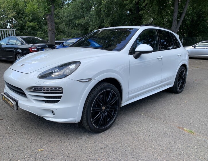 Porsche Cayenne 1