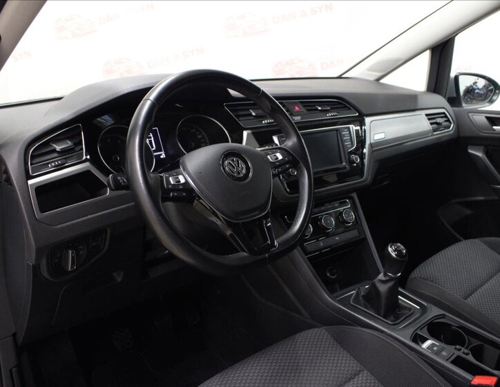 Volkswagen Touran 10