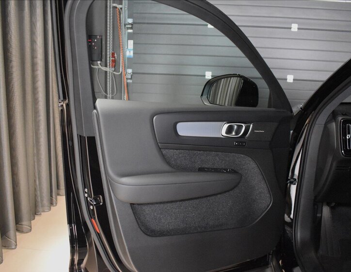 Volvo XC40 SUV / Terénní 2,0 l 145 kw