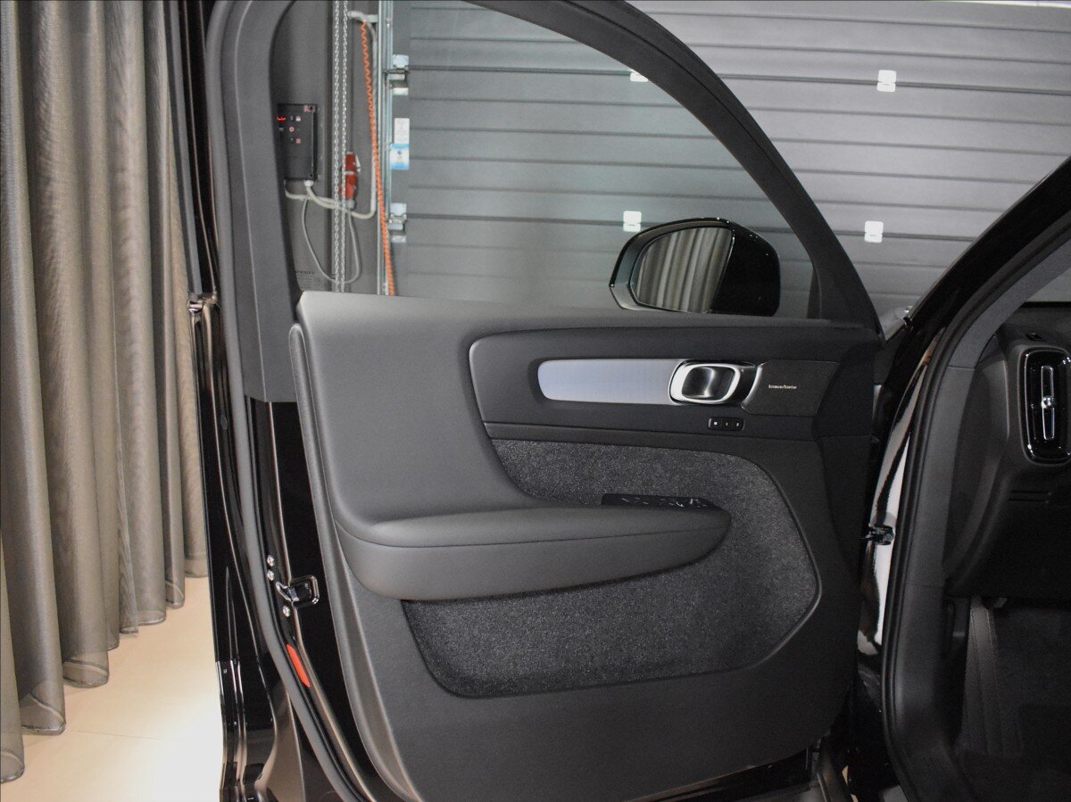 Volvo XC40 SUV / Terénní 2,0 l 145 kw