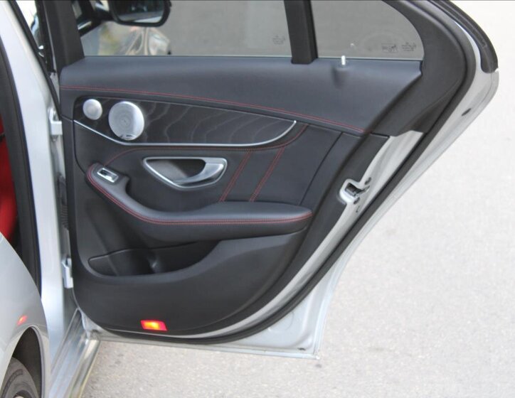 Mercedes-Benz Třídy C Sedan / Limuzína 3,0 l 270 kw