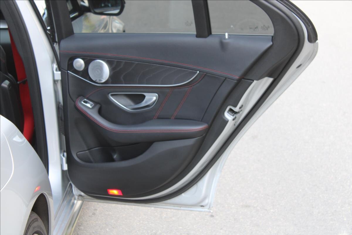 Mercedes-Benz Třídy C Sedan / Limuzína 3,0 l 270 kw