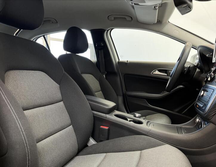 Mercedes-Benz GLA 15