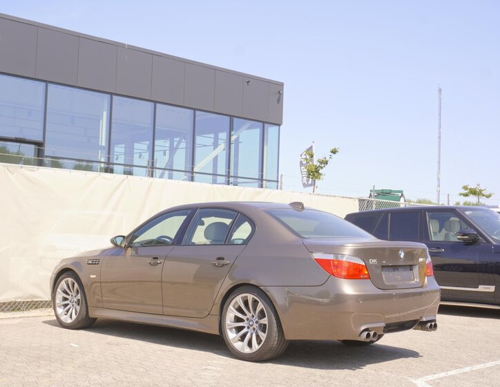 BMW M5 Sedan 5,0 l 373 kw