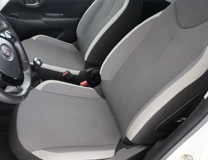 Toyota Aygo Hatchback 998,0 53 kw