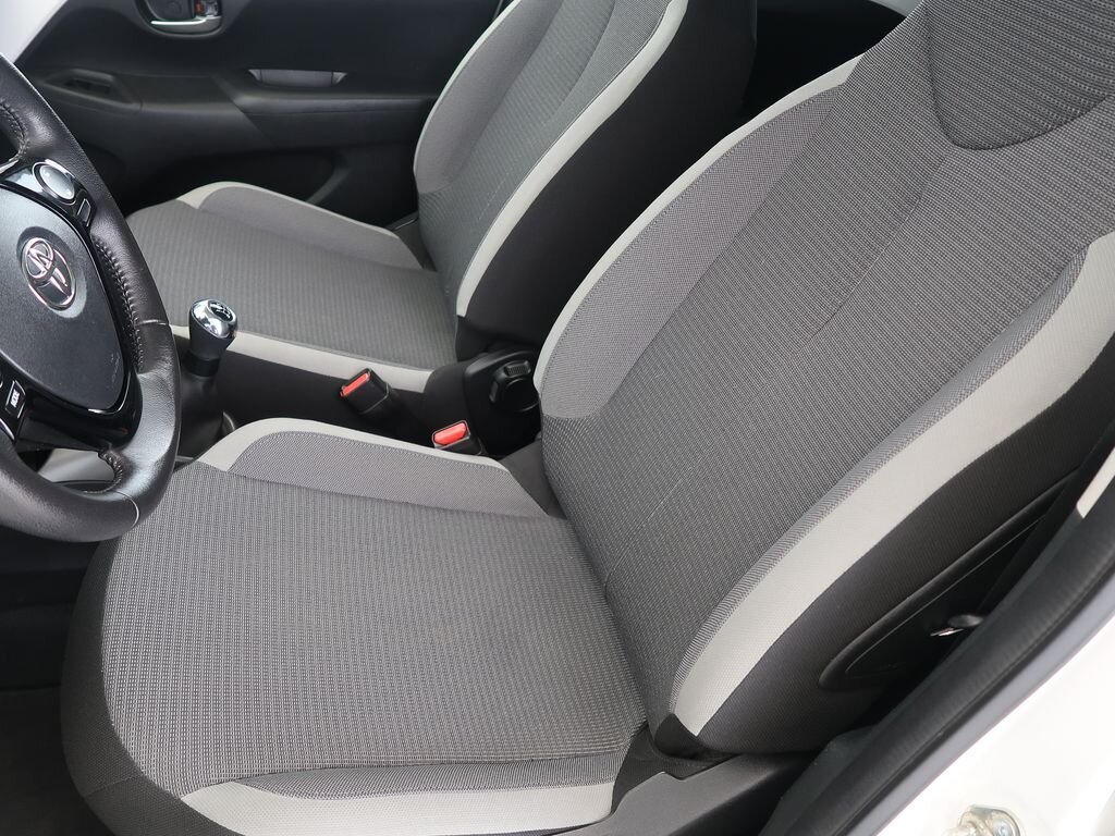Toyota Aygo Hatchback 998,0 53 kw