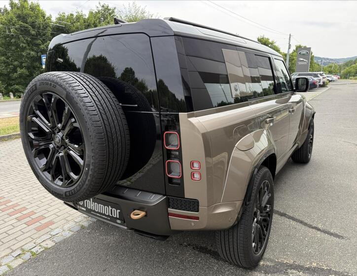 Land Rover Defender 7