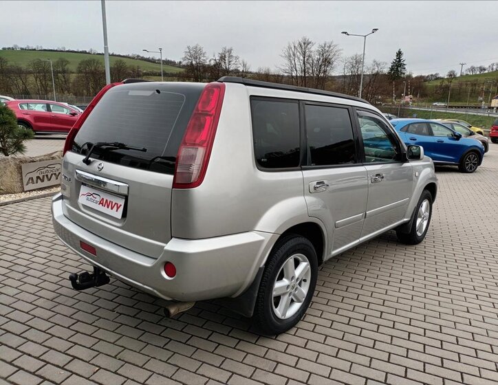 Nissan X-Trail SUV / Terénní 2,5 l 121 kw