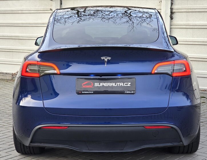 Tesla Model Y 6